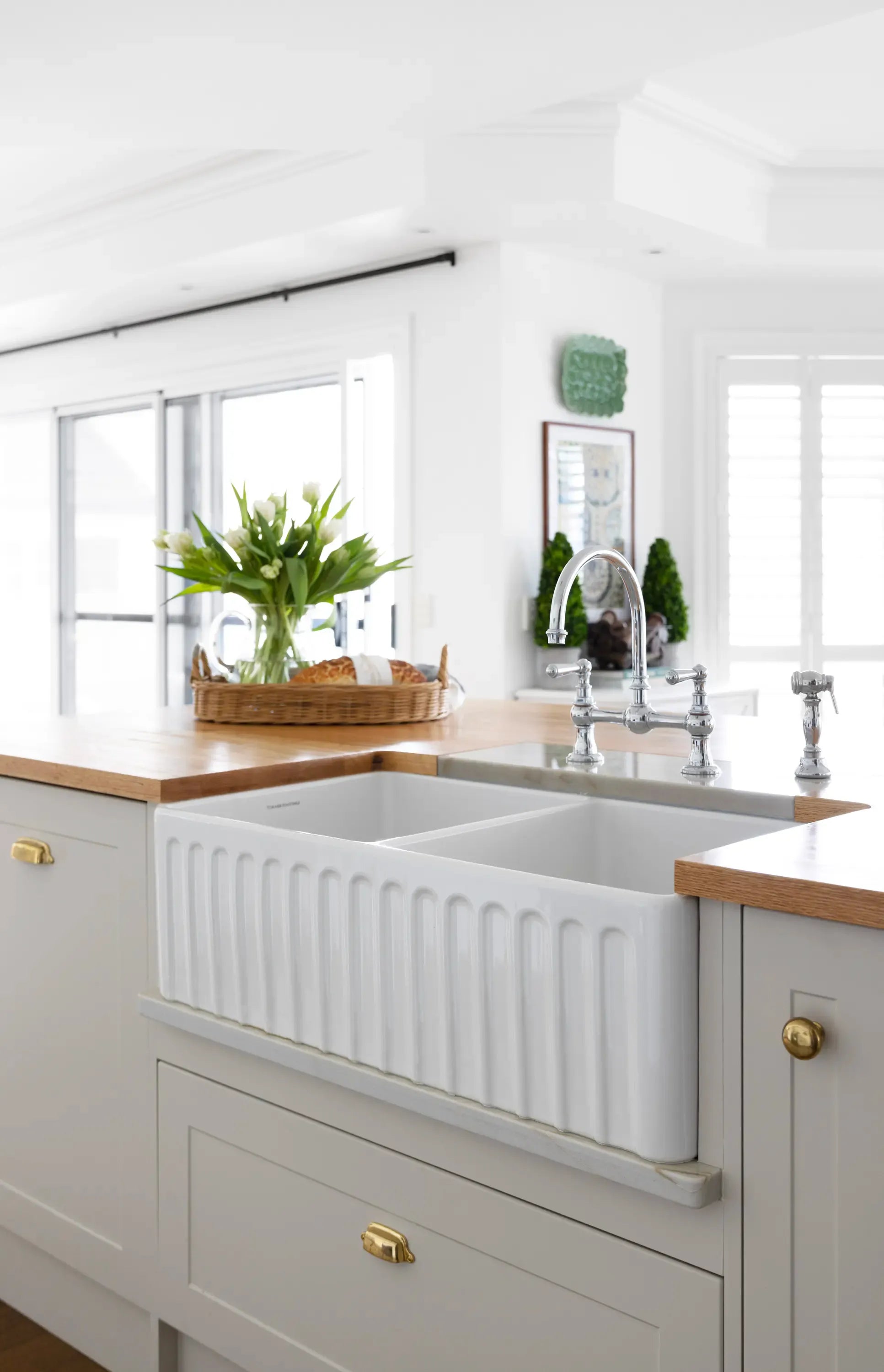 Farmhouse Sink Buying Guide: What You Need to Know Before You Buy