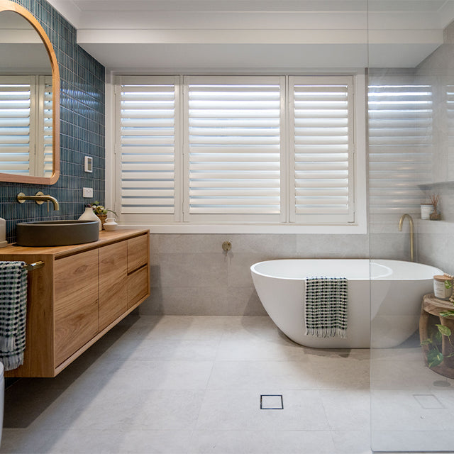 {"type":"root","children":[{"type":"paragraph","children":[{"type":"text","value":"The modern main bathroom"}]}]}