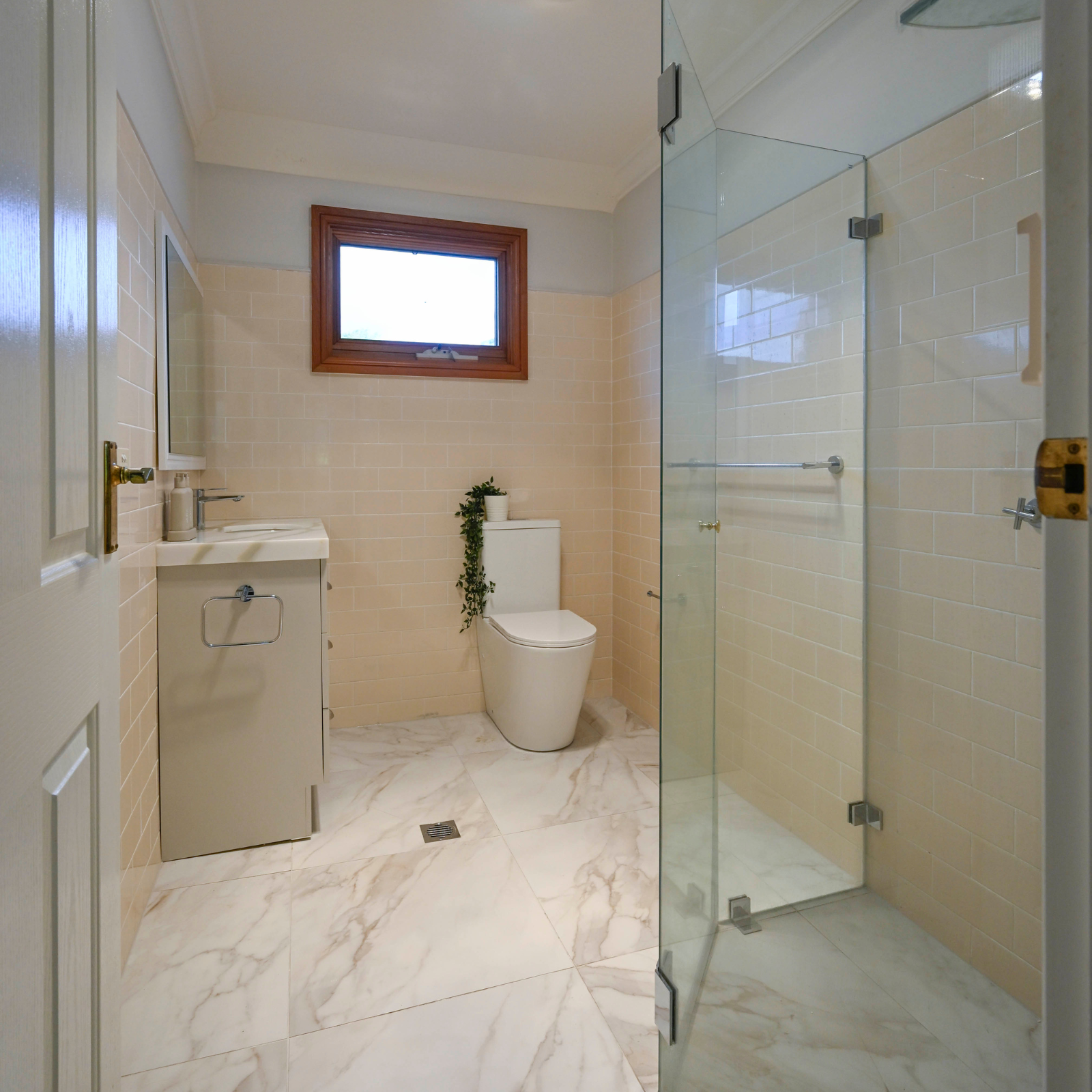 {"type":"root","children":[{"type":"paragraph","children":[{"type":"text","value":"A Fresh Take on a Family Bathroom"}]}]}