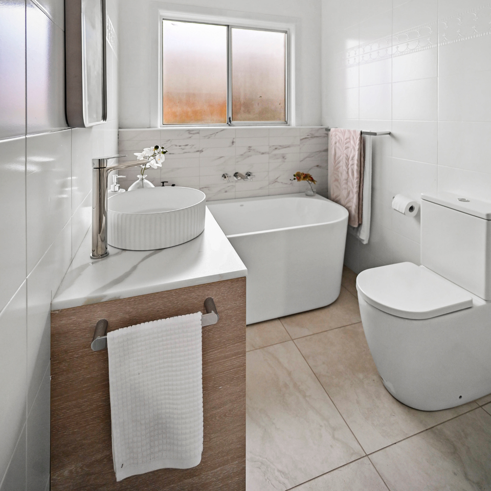 Caroma Urbane II Toilet Roll Holder Chrome