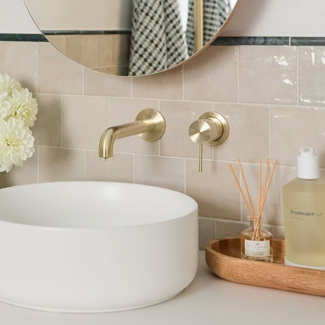 {"type":"root","children":[{"type":"paragraph","children":[{"type":"text","value":"Golden details, elevated design"}]}]}