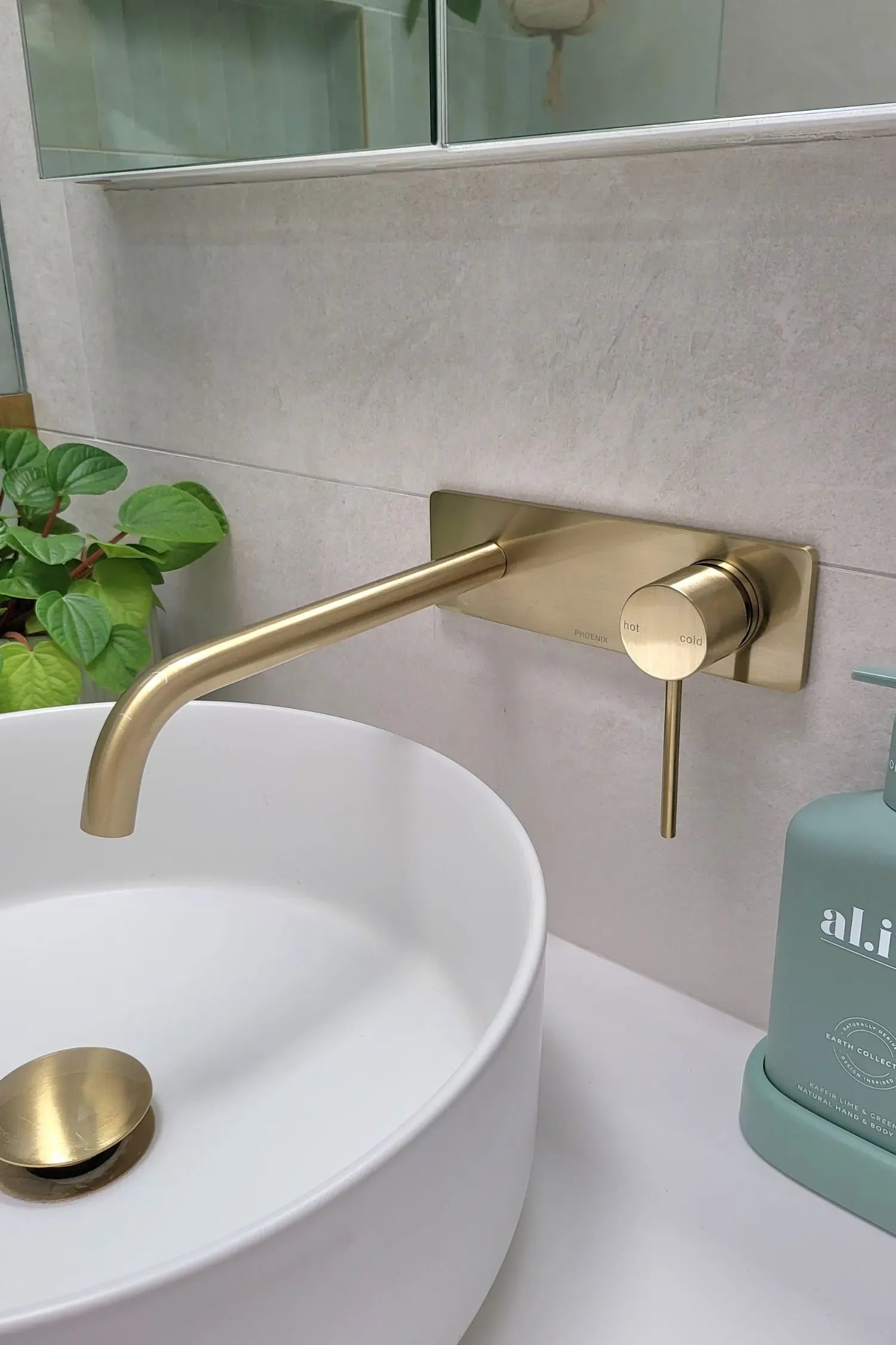 {"type":"root","children":[{"type":"paragraph","children":[{"type":"text","value":"5. Thoughtful layout"}]}]}