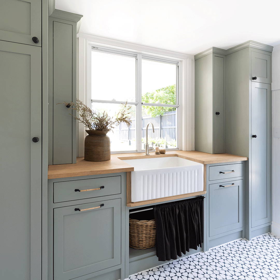 {"type":"root","children":[{"type":"paragraph","children":[{"type":"text","value":"Add finishing touches"}]}]}