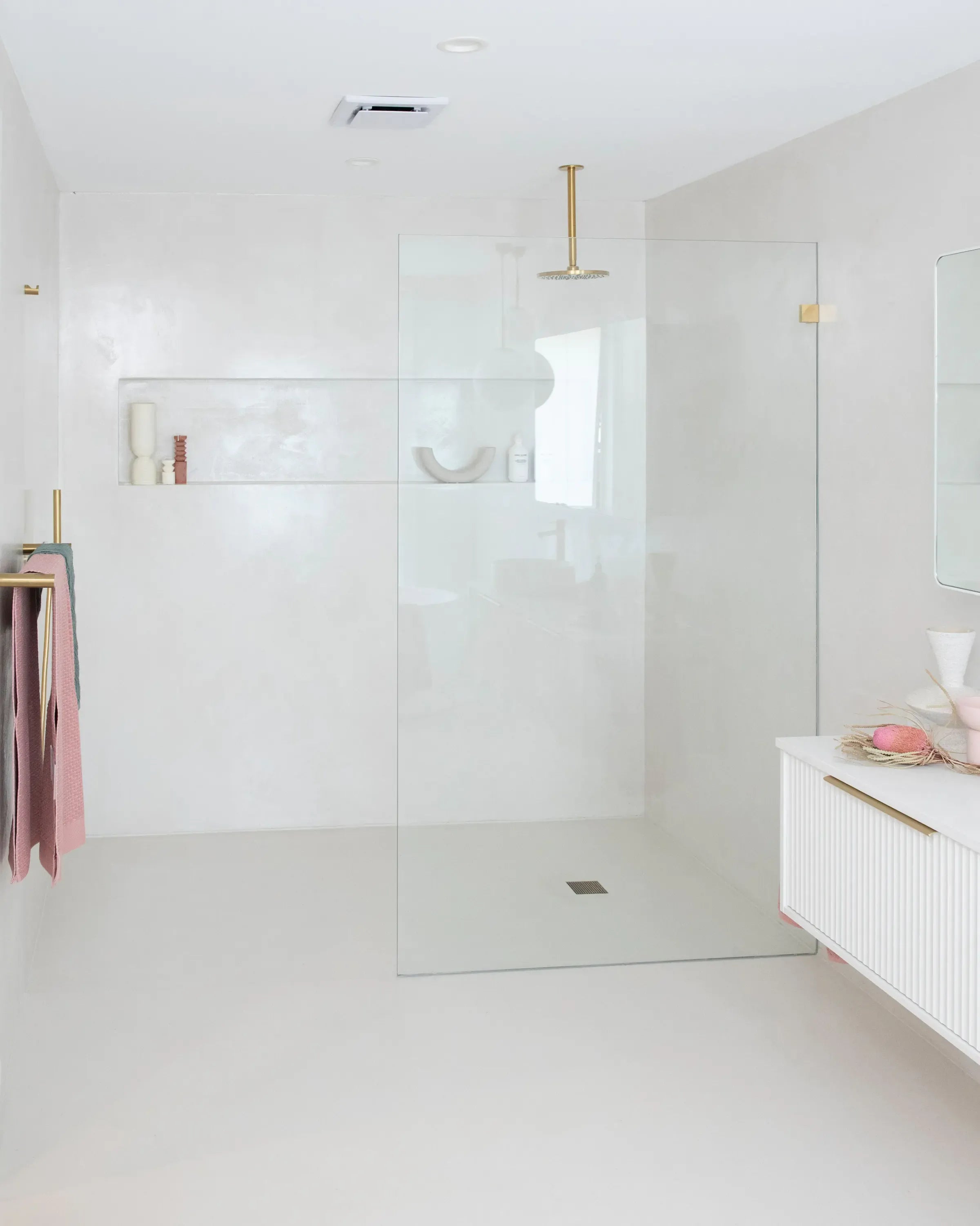 {"type":"root","children":[{"type":"paragraph","children":[{"type":"text","value":"Simple, yet chic tapware"}]}]}