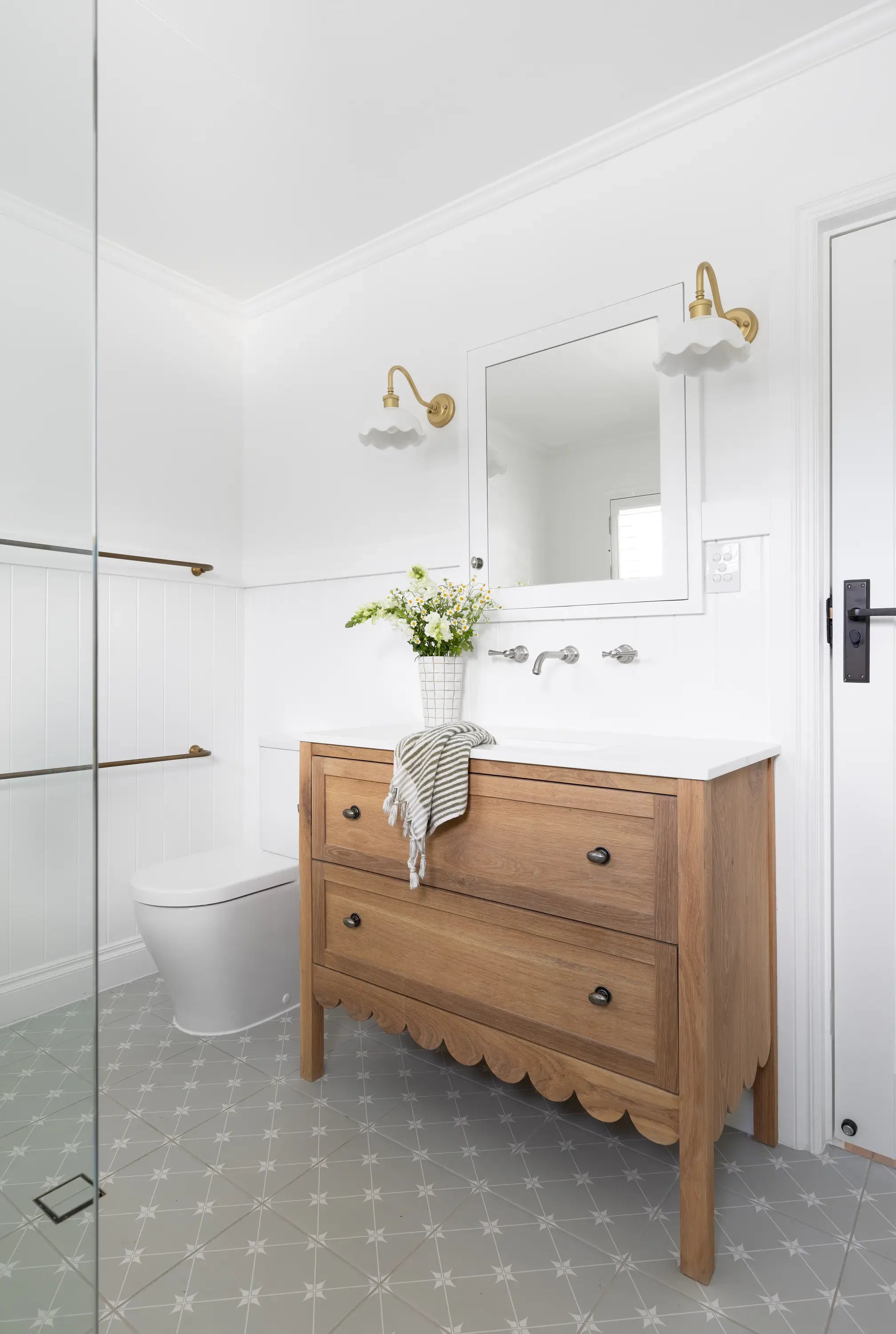 {"type":"root","children":[{"type":"paragraph","children":[{"type":"text","value":"Mixed Finished for Bold Contrasts"}]}]}