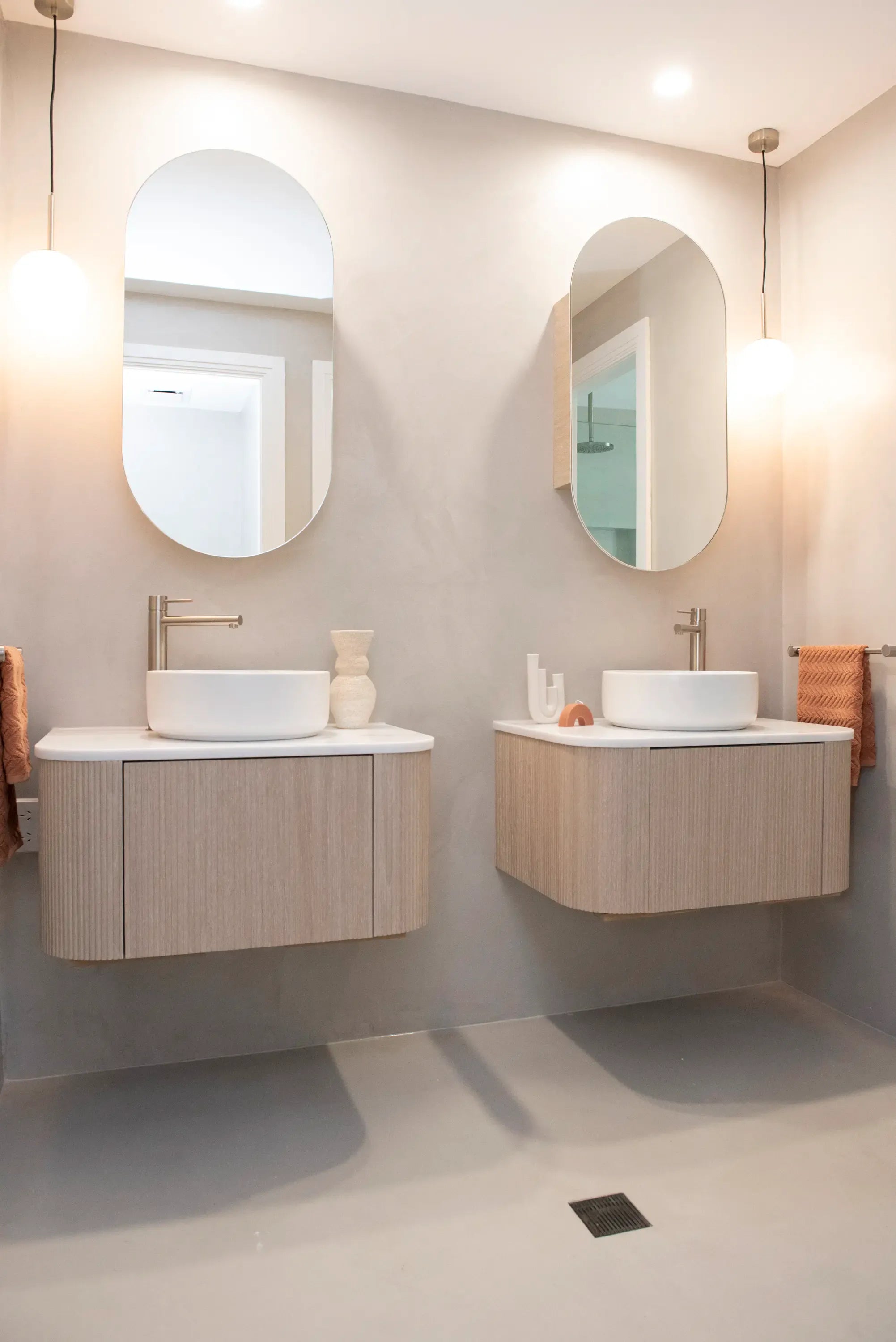 {"type":"root","children":[{"type":"paragraph","children":[{"type":"text","value":"A Touch of Modern Glamour"}]}]}