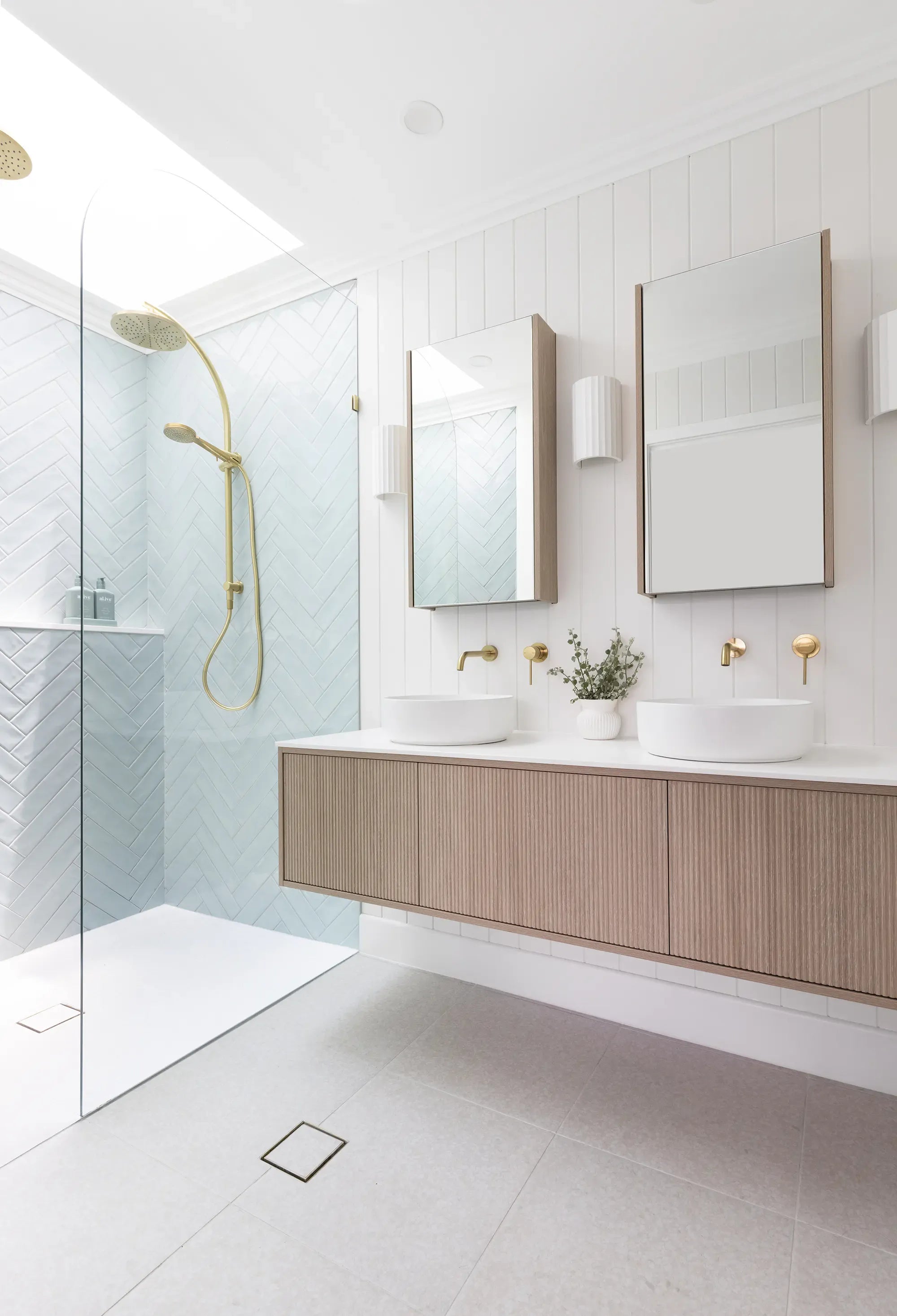 {"type":"root","children":[{"type":"paragraph","children":[{"type":"text","value":"Coastal Bathroom Inspiration"}]}]}