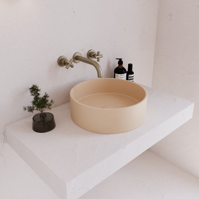 {"type":"root","children":[{"type":"paragraph","children":[{"type":"text","value":"Versatile Styling Across Bathroom Type"}]}]}
