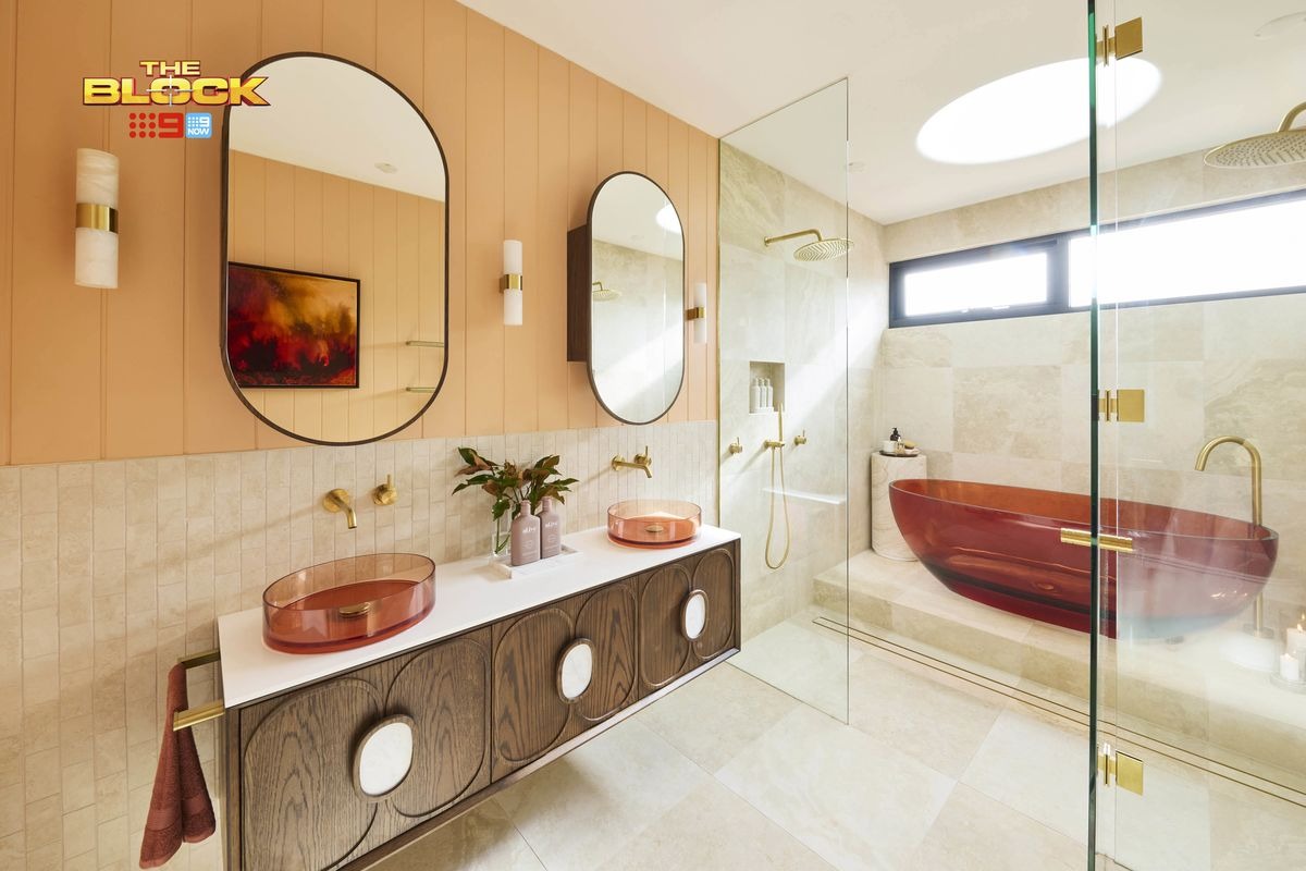 {"type":"root","children":[{"type":"paragraph","children":[{"type":"text","value":"Vanity storage and lighting"}]}]}